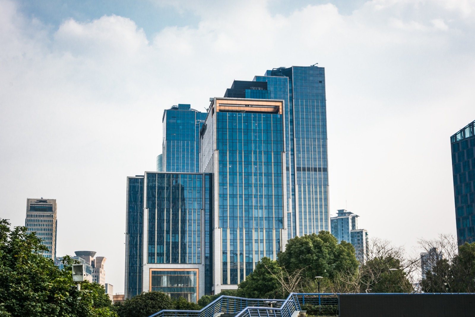 Modern Skyline Apartment